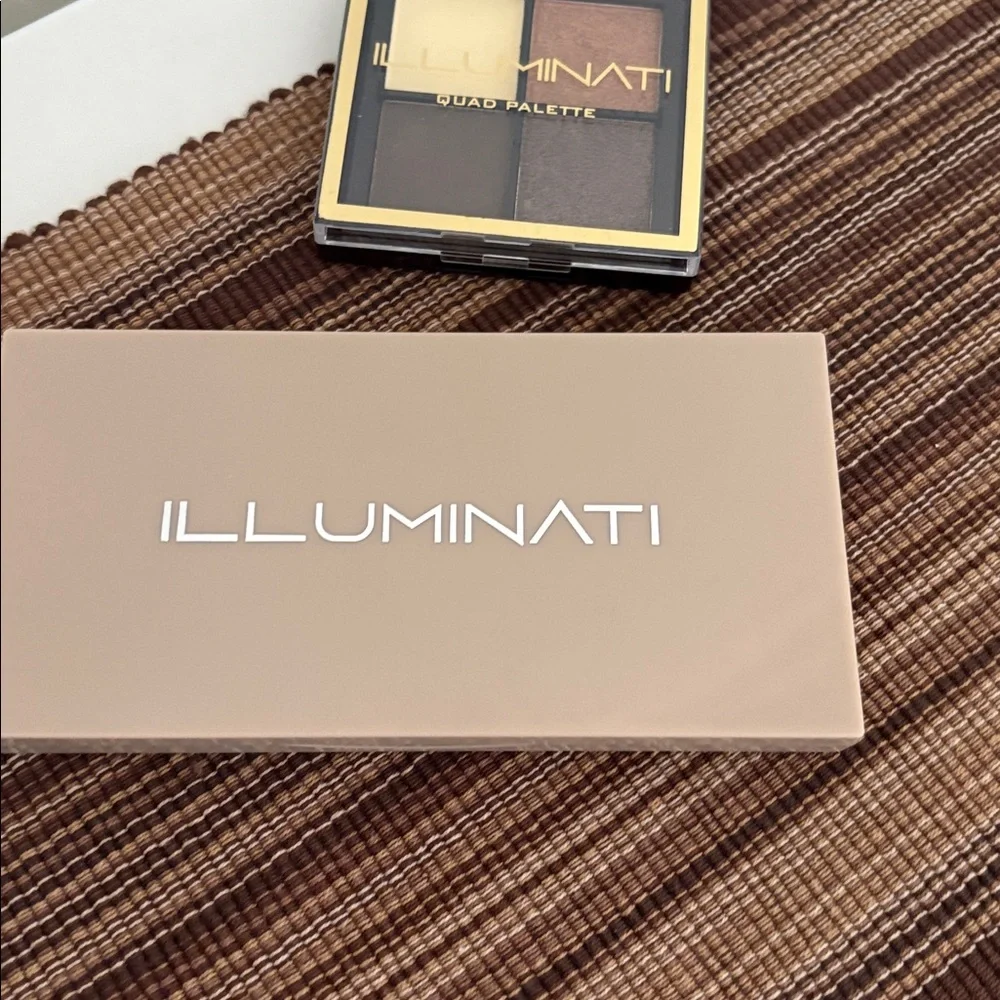 Luxurious‎ Matte and Shimmer Eyeshadow Palette